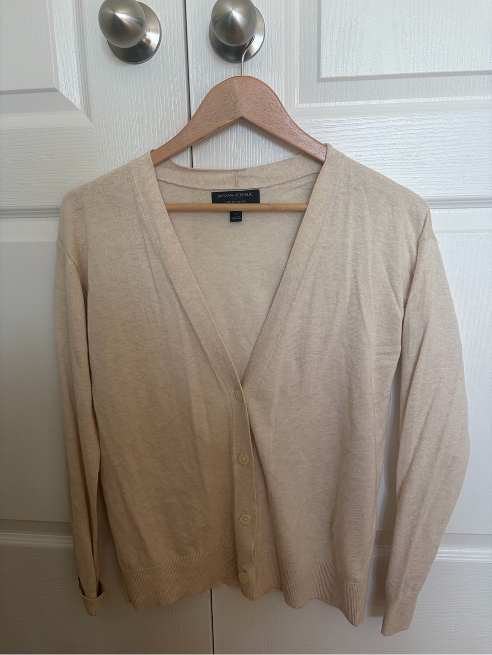 Banana Republic Women’s Beige V-Neck Button Cardigan